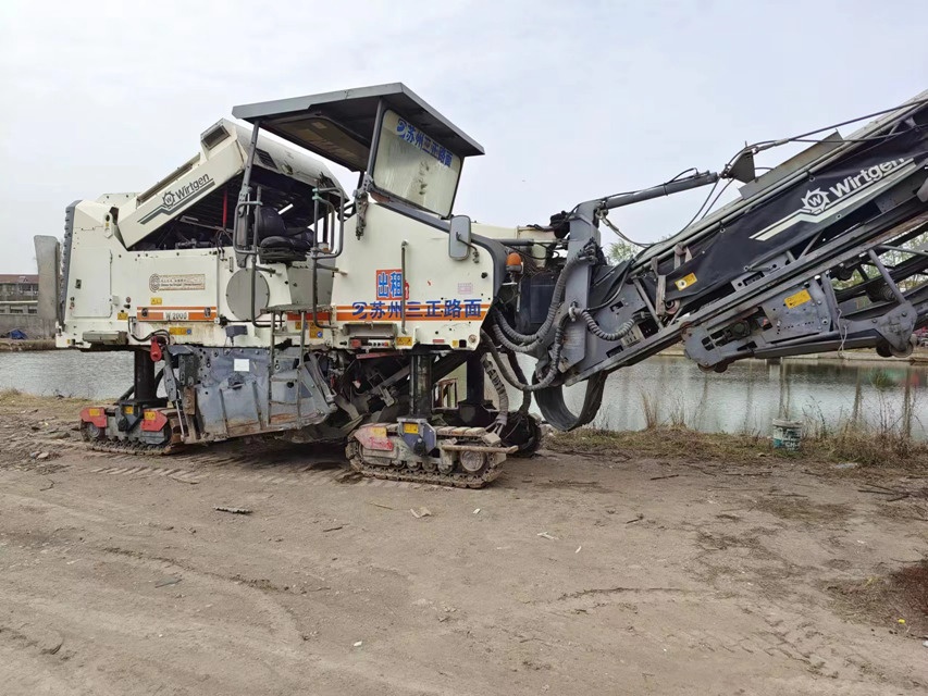 Used WIRTGEN W1900 asphalt milling machines 1.9m