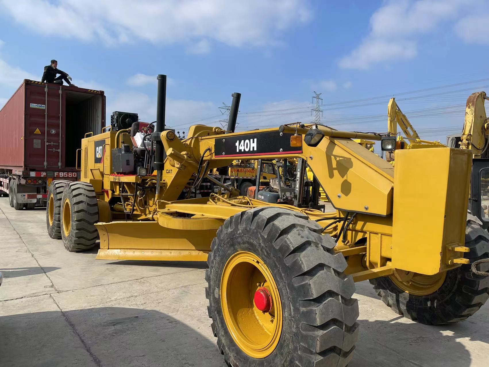 motor grader loading contianer