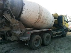Second hand Isuzu used concrete mixer japan truck mixer for sale