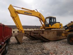 PC200-8  used komatsu excavator swamp buggy