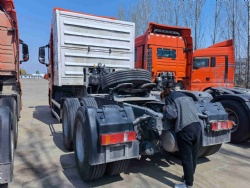 HOWO LNG Tractor Truck Sinotruk 6X4 Used Tractor left hand drive